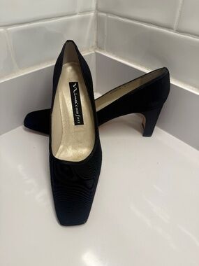 NINA Comfort Shoes - 9M Great Condition
